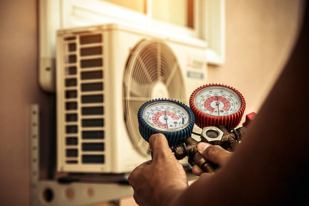 Professional Hvac technician working in Winfield, IA